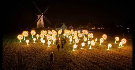 Photo: "Sunflowers for Van Gogh" by light artists Hugo Vrijdag from Eindhoven and Gu Yeliang from Nanjing. Art installation on the spot where Van Gogh created 'The potato eaters'. (Copyrights: GLOW Eindhoven)