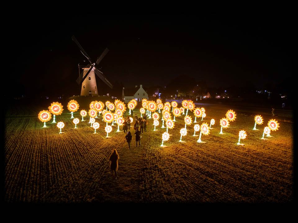 Photo: "Sunflowers for Van Gogh" by light artists Hugo Vrijdag from Eindhoven and Gu Yeliang from Nanjing. Art installation on the spot where Van Gogh created 'The potato eaters'. (Copyrights: GLOW Eindhoven)
