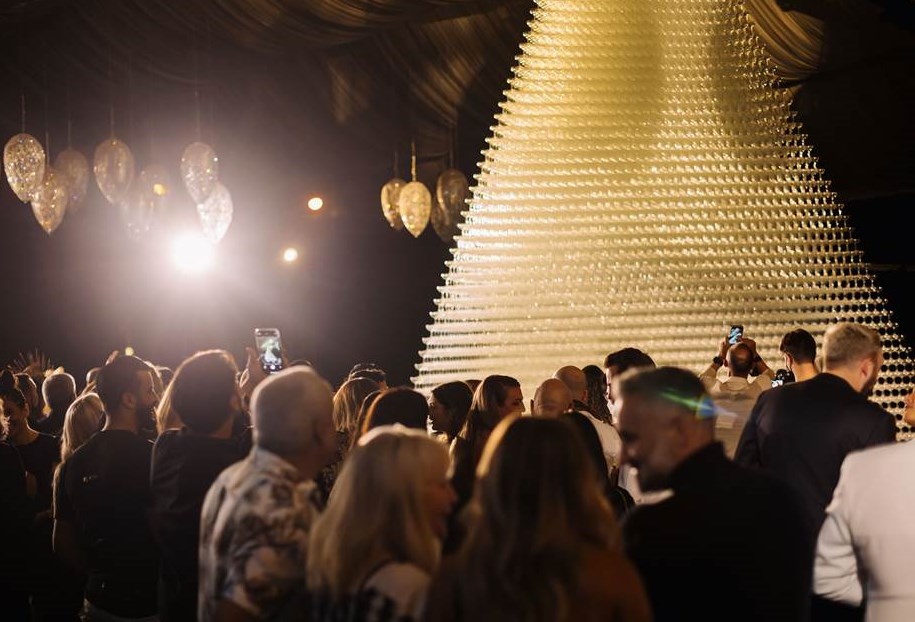 Image: New world record - The world's largest drinking glass pyramid - Atlantis, The Palm (Dubai) and Moët & Chandon X Guinness World Records 2022