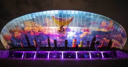 Scene from the Pringles Mind Popping campaign video showing the spectacular light show in London