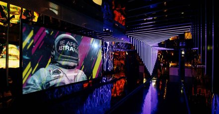 Cover image: Under the motto "We are the astranauts," Studio Eigengrau visually staged a sales conference of its client Santis at the Zeiss Planetarium Berlin as a space mission. (Photo: Florian Trettenbach)