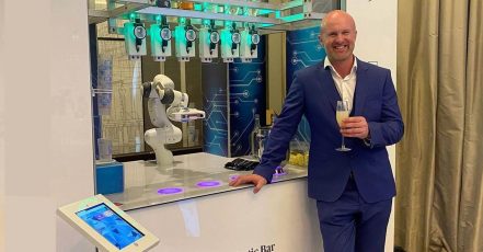 Tim Warrington presents the outstanding Mobile Robot Bar to rent or buy for Special Events, Business Conferences, Weddings, etc.