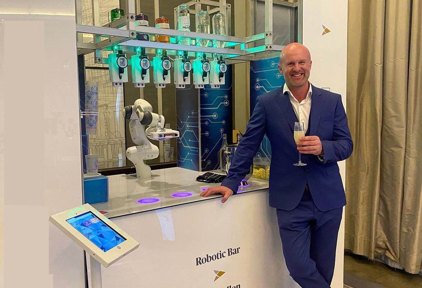 Tim Warrington presents the outstanding Mobile Robotic Bar to rent or buy for special events, business conferences, weddings, etc.