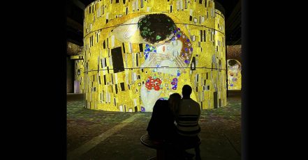 Cover image: During the Valentine's Day special at the "Phoenix des Lumières", Dortmund / Germany, the famous work of art "The Kiss" by the artist Gustav Klimt can be explored in a completely new way. Copyrights: Culturespaces / Larissa Cremer