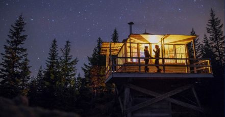 Booking.com Travel Trends 2025, Theme Nocturnal Tourism (Credits: Booking.com / Copyright: GettyImages)