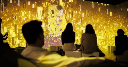 Scene from the immersive art exhibition KLIMTS KISS – Playing with Fire in Mainz / Germany (Photo / Copyright: Morris Mac Matzen)