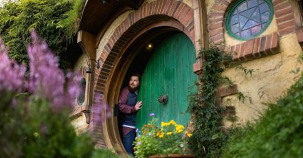 Hobbit Hole (source / copyright: Hobbiton™ Movie Set, Destination New Zealand)
