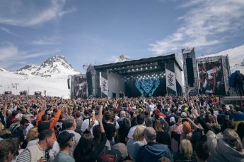 Scene from a Spring Blanc event on the Idalp. Star DJ Robin Schulz will bring electronic beats to the Top of the Mountain Easter Concert on April 5, 2026. (Photo / Copyright: TVB Paznaun – Ischgl)