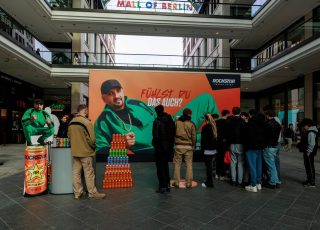 More live, less digital: Rockstar Energy launches Germany's first tactile billboard in collaboration with Rapper SSIO (Source / Copyright: Rockstar Energy; Agency: Faktor 3)