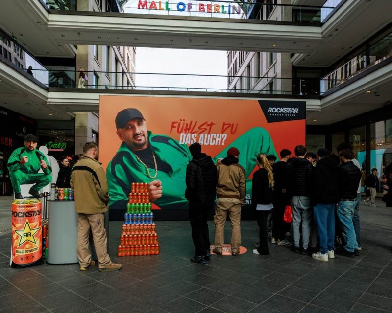 More live, less digital: Rockstar Energy launches Germany's first tactile billboard in collaboration with Rapper SSIO (Source / Copyright: Rockstar Energy; Agency: Faktor 3)