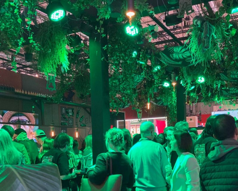 Good Vibes at the Digital Marketing Festival OMR 2026, Hamburg (Photo: Editorial Team marketingcout.com, EventMasterBook.de/.com)