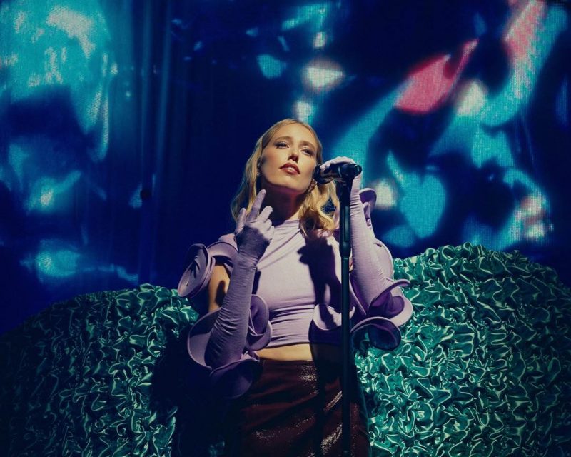 Plant power meets digital community – The Bauer Group featuring singer LEA at OMR 2026 (photo: (Calvin Müller, source: Bauer Group)
