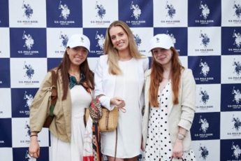 Festival guests posing in front of the U.S. Polo Assn. photo wall, Chestertons Polo in the Park Festival 2026, London (Photo / Copyright: Spot Me | submitted by: IR-WORLD.com Finanzkommunikation GmbH)