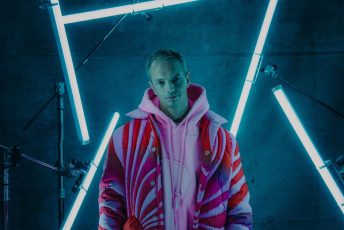 Alle Farben – The star DJ and prominent Berlin music producer brings electronic music (EDM) to the Bayreuth Opera Festival for the first time (Photo: Phil Hessler)